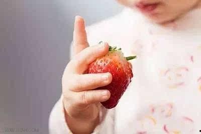 七岁宝宝吃瓜,甜蜜滋味，快乐成长